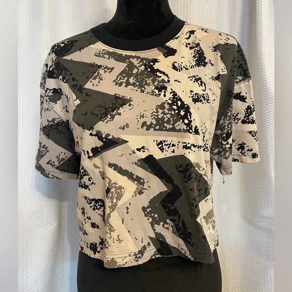 Air Jordan Loose Fit Cropped Short Sleeve Tee T-shirt Size Small - Picture 1 of 10